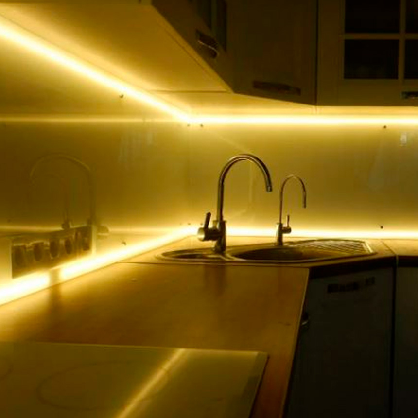Подсветка для кухни. Подсветка кухонного гарнитура. Светодиодная подсветка для кухни. Светодиодная лента на кухню. Подсветка кухни какая лучше